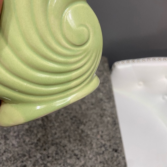 Elegant Green Shell Vase - Picture 12 of 16